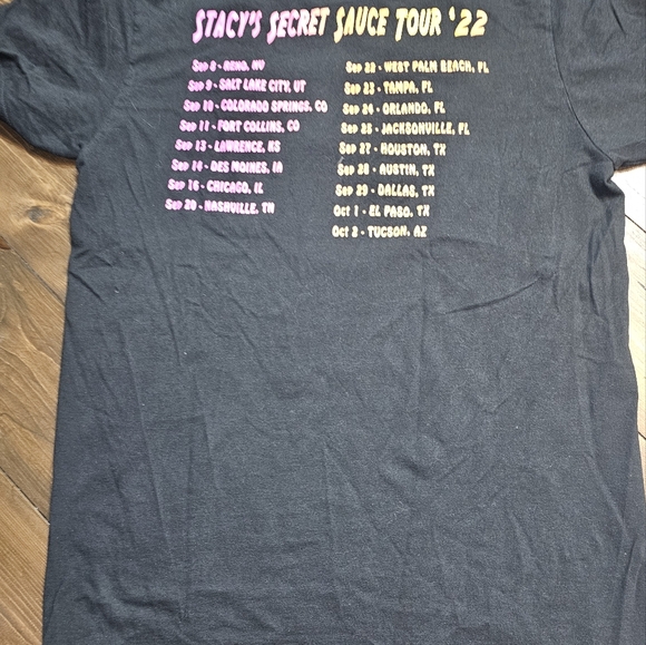 Sitting on Stacy concert shirt - Picture 3 of 4